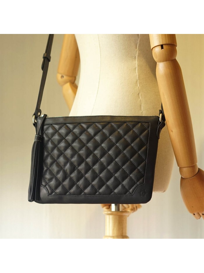 菱格紋流蘇吊飾包(靜謐黑)