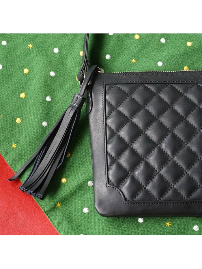 菱格紋流蘇吊飾包(靜謐黑)